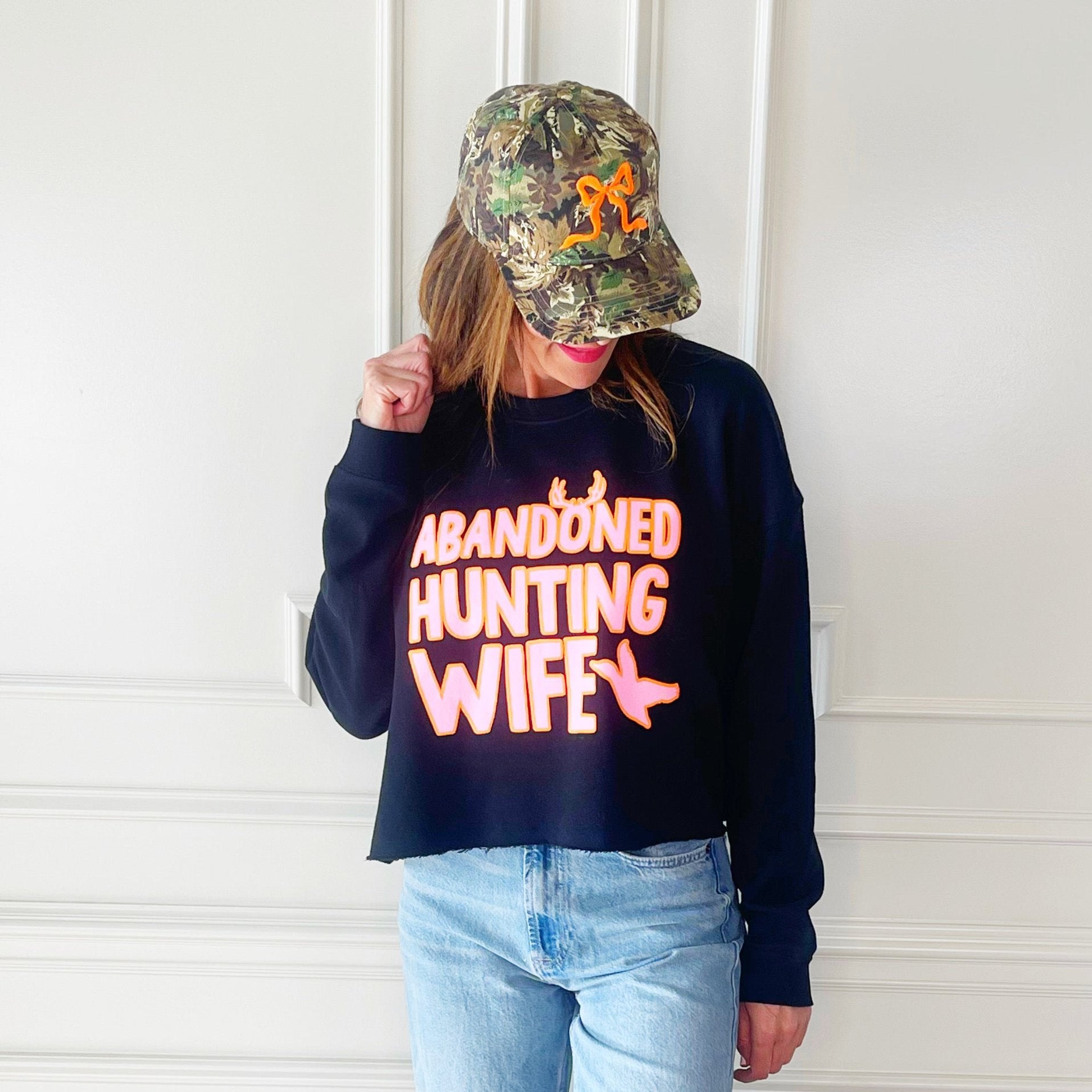 Abandoned Hunting Wife Cropped Sweatshirt